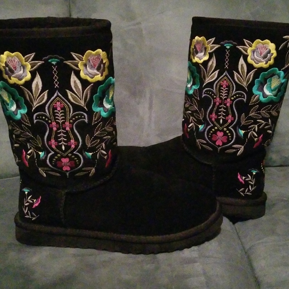 Womens Ugg boots.